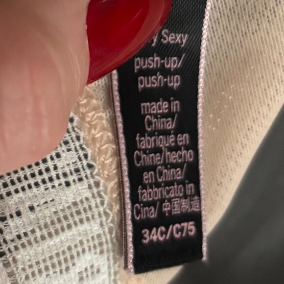 Romantic Victoria's Secret Cream and White Lace Push-Up Bra with Underwire - Picture 9 of 11